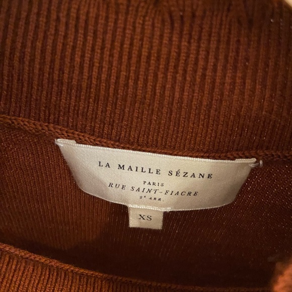 Sézane, rust colored ruffle sweater with gold rimmed buttons, xs - Picture 2 of 6